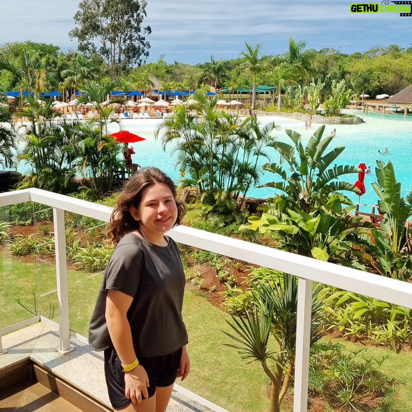 Helena Luz Instagram - Hoje o dia foi lindo... na paz, e agito, deste lugar encantador!! . . . . . . . . . . #HoteisMabu #MabuHoteis #MomentosInesqueciveis #FozdoIguaçu #parqueaquatico #praiatermal #destinoiguaçu #terradascataratas
