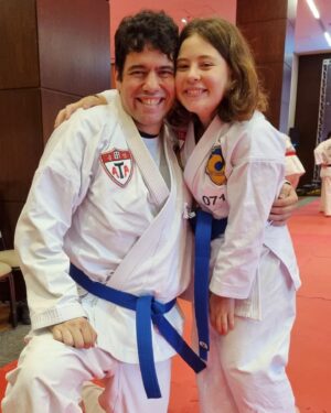 Helena Luz Instagram - Mais uma etapa concluída!!!minha sétima faixa, agora sou faixa azul e posso dizer que sou graduada no taekwondo 🥋🥰😁
.
.
.
.
.
.
.
#taekwondo #taekwondotraining #ataplentzsystem #faixaazul #artesmarciais #esportefavorito