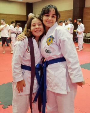 Helena Luz Instagram - Mais uma etapa concluída!!!minha sétima faixa, agora sou faixa azul e posso dizer que sou graduada no taekwondo 🥋🥰😁
.
.
.
.
.
.
.
#taekwondo #taekwondotraining #ataplentzsystem #faixaazul #artesmarciais #esportefavorito