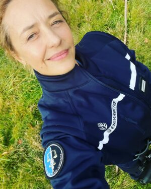 Hélène de Fougerolles Instagram - Film TV @france2 “les âmes fauves” réalisé par @annefassio prod Cameron prod @gregaxc @mediawan.officiel avec @soufiane_guerrab @raikahznvs @aurelienvacher 
@gendarmerie_nationale_officiel : ❤️