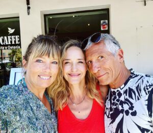 Hélène de Fougerolles Instagram - Dej avec @mapelinage et @naguiiiiiii à #lilesurlasorgue ❤️❤️❤️☺️