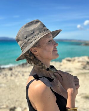 Hélène de Fougerolles Instagram - Ça bronze à #formentera #españa