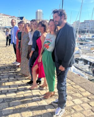 Hélène de Fougerolles Instagram - Présentation de la série Sam pour @tf1 au @festivaldelafiction à La Rochelle 🤗☀️
Merciiiiii mille fois: @authentic.prod @aline_panel @alexandralondon91 @elsaethippolyte @guerintillie @camillepouzol @gillesverdiani @chantalladesou @fred_testot @amaurydecrayencour @thierryneuvic_off @charlottegaccio @fanny.gilles.3 @noom_diawara @salihabala 
Merci aussi au travail de l’équipe de @tf1 @aprikian_ara @catherineraud
À toute l’équipe du films, techniciens, acteurs, @nkgram à mes agent @as_talents @alexandraschamis et @emiliejung et à l’accueil du public !
Je suis folle de joie et infiniment reconnaissante d’être dans cette série GÉNIALISSIME 😜🙏🏻🤗❤️🥳