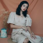 Helga Krapf Instagram – My pandemic wardrobe finally made it to a destination shoot. Swipe for my 2020 home quarantine shoot. 🫶