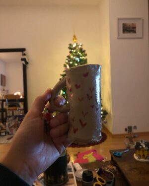 Helga Krapf Instagram - A Family of two. 👩‍👧❤️ First time that we spent Christmas this way, just me and her. We bonded over wrapping Lumpia, cooking, decorating the table, and the desserts. After praying, Amelie immediately started serving herself some pumpkin soup and said “Good job Mommy for cooking all of this by yourself, I love it.” 😭😭😭 

Beyond thankful for how blessed I am to get to raise this child, the gift that keeps on giving. Merry Christmas from our little imperfectly perfect family to yours. 🌟
