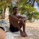 Helga Krapf Instagram – EAT. SWIM. SLEEP. REPEAT. 🏖️🍹🌅🇵🇭☀️🍲