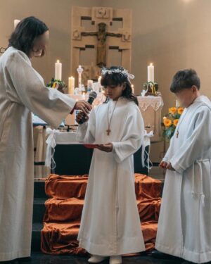 Helga Krapf Instagram - Another milestone: Amelie’s first holy communion. 🙏🏼 She was so excited for this and was so kilig to finally get to try that “white thing” mommy always eats in mass. 🙈😆😅

Made sure she got a piece of home with her by letting her wear a custom made Filipiniana inspired @thehouseofenchante dress. She looked like a little priestess 😍 Her candle is from Portugal, blessed at Our lady of Fatima which we then designed together using wax paper. The cake was made by me with the help of @puratosph 🤭 Only the best for my little miss. 👧🏻 

Thank you to our family and friends, and to those who helped make this happen. ☺️

To Amelie, Congratulations on your first holy communion. May God bless and protect you always my love. Love you to the moon and back. 🥰🙏🏼