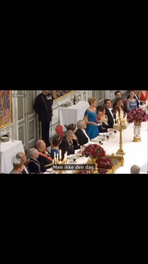 Helle Thorning-Schmidt Instagram - Did you think we were done with old clips of my speeches to our Monarch 👑? Not quite, too many fond memories here😂😂