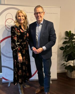 Helle Thorning-Schmidt Instagram - So much to talk about over lunch with former PM Poul Nyrup. Came away inspired and hopeful after learning about the work @lonedybkjaerfonden does on educating and creating opportunities for young women. Impressive 🙏🙏