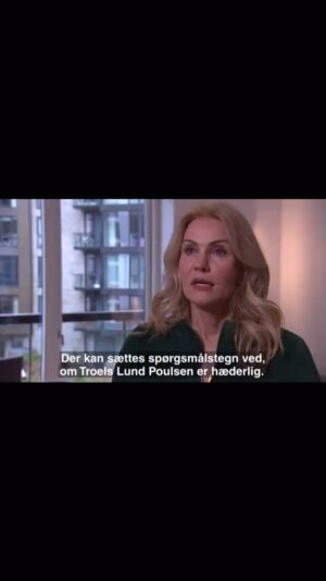 Helle Thorning-Schmidt Instagram - #sorrytothenondanes Hvorfor bringe en 13 år gammel sag frem? Fordi det stadig er den samme person og fordi Troels Lund Poulsen aldrig har påtaget sig et ansvar. TLP havde vagten da en af de største politiske og administrative skandaler fandt sted. TLP var dybt involveret i en privat borgers og en politisk modstanders skattesag. 
Hans departementschef Peter Loft holdt adskillige møder med sagsbehandlerne og forsøgte at få ændringer ind i sagen. Og TLP blev løbende orienteret, selvom de begge selvfølgelig burde have holdt sig langt væk fra den sag. I stedet interesserede han sig - ifølge skattekommissionen - meget for sagen. Han spurgte til omgørelse af sagen og var særligt interesseret i rygterne om mig og min familie. 
 
Det er også et fakta at han spredte de skadelige og falske rygter til adskillige personer og dermed brød sin tavshedspligt. 
 
Vi ved at der på hans vagt fandt ulovlige og uredelige ting sted, da dybt fortrolige papirer blev lækket til pressen en uge før valget. Det er rigtig at vi ikke ved hvem der lækkede papirerne. Formentlig fordi nogle af de afhørte valgte at undlade at fortælle alt hvad de vidste. 
 
Troeis Lund Poulsen har aldrig påtaget sig et ansvar, han har aldrig beklaget over for folketinget, Socialdemokratiet eller mig og min familie. Jeg mener derfor ikke at Troels Lund Poulsen kan beskrives som en hæderlig person. En hæderlig person skal føle en forpligtelse overfor sandheden, skal påtage sig et ansvar for så stor en skandale, skal kunne overholde sin tavshedspligt og skal kunne beklage. Klip fra @drnyheder