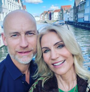 Helle Thorning-Schmidt Instagram - Not quite done with this weekend. Fun and gossip, Milo’s Award, new friendships, lots of fun with best hubby in lovely Brugge and even a very romantic wedding thrown in❤️❤️❤️❤️ Ps and Thanks again @deakudibalofficial for saving my life with this dress 🔥🔥