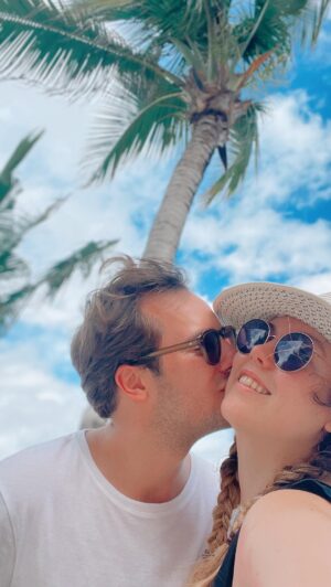 Héloïse Martin Instagram - Nous sommes arrivés à destination…Île Maurice 🏝️🐬🤿 
Premier jour au @saltresorts with @fairmoove 
Pull @mariesixtineparis 
#mauritus #beach #paradise #holliday #sun #couple #ilemaurice #palmiers #onadejabudesnoixdecoco #mangerlocal #adultsonly #boutiquehotel #wellnessjourney #saltlife #wellbeing