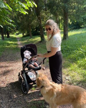 Héloïse Martin Instagram - Il y a 1 an je te rencontrais enfin 🌸🤍
Ma petite Rosita, mon petit jambon, mon bébé d’amour…
J’ai appris à devenir maman chaque jour un peu plus, chaque jour un peu mieux…
‌
J’ai découvert un amour inconditionnel grace à toi et tu fais de moi une maman comblée 🥹🤍
Aujourd’hui tu as soufflé ta première bougie, je te souhaite un merveilleux anniversaire 🎂 ♥️🥰👧🏼😍🌷
‌
1- Ta première bougie
2-Toi, avant que tu arrives
3-L’aventure de l’allaitement incroyable, j’ai eu beaucoup de chance
4-Nos ballades en famille
5-aah…le train avec un bébé ! Courage à tous les parents ! maintenant je suis dans votre team 😅🤣😩
6-Sa première piscine
7-Sa première plage, et toujours en porte bébé
8-Avec ton super papa
9-Ta première soirée parisienne
10-C’est aussi ça la nouvelle vie de maman
‌
Je t’aime 🌸♥️
‌