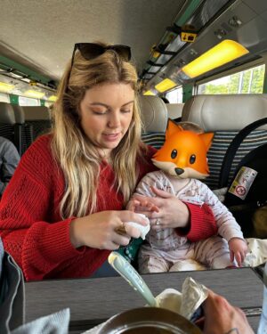 Héloïse Martin Instagram - Il y a 1 an je te rencontrais enfin 🌸🤍
Ma petite Rosita, mon petit jambon, mon bébé d’amour…
J’ai appris à devenir maman chaque jour un peu plus, chaque jour un peu mieux…
‌
J’ai découvert un amour inconditionnel grace à toi et tu fais de moi une maman comblée 🥹🤍
Aujourd’hui tu as soufflé ta première bougie, je te souhaite un merveilleux anniversaire 🎂 ♥️🥰👧🏼😍🌷
‌
1- Ta première bougie
2-Toi, avant que tu arrives
3-L’aventure de l’allaitement incroyable, j’ai eu beaucoup de chance
4-Nos ballades en famille
5-aah…le train avec un bébé ! Courage à tous les parents ! maintenant je suis dans votre team 😅🤣😩
6-Sa première piscine
7-Sa première plage, et toujours en porte bébé
8-Avec ton super papa
9-Ta première soirée parisienne
10-C’est aussi ça la nouvelle vie de maman
‌
Je t’aime 🌸♥️
‌
