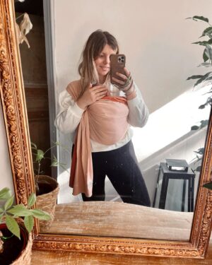 Héloïse Martin Instagram - 💕Ma première fête 💕
Je suis tellement fiere d’être ta maman ma petite Rose, ne change rien, je t’aime fort fort fort (plus que tout meme…🌸)
⠀
Et bonne fête à toutes les mamans 🫶🏼
⠀#fetedesmeres #happymothersday 
Merci pour la Tenue duo @emoi_emoi