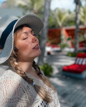 Héloïse Martin Instagram - 🌴JEU CONCOURS🌴
⠀
Il y a 1 mois, je rentrais de vacances à l’île Maurice avec des étoiles pleins les yeux ✨ Maintenant c’est à vous de tenter de vivre cette expérience magique ! 🌞
⠀
L’hôtel LUX* Grand Baie dans lequel j'ai séjourné, vous offre un séjour de 4 nuits pour 2 personnes dans une suite Junior LUX* en formule petit-déjeuner !
⠀
👉🏼Pour participer c’est très simple :
⠀-like ce post 
- Abonnez-vous à @heloiisemartin @luxgrandbaie et @fairmoove sur Instagram
- Taggez deux amis avec qui vous aimeriez voyager
⠀
Ce séjour est bien sûr cumulable avec des nuits supplémentaires à LUX* Grand Baie ou avec des nuits à l’hôtel @SaltPalmar dans lequel j’ai aussi séjourné lors de ce voyage.
⠀
Vous allez adorer cet hôtel, un resort nouvelle génération ultra engagé sélectionné par @FairMoove, où chaque suite a été pensée pour offrir le summum du confort.
⠀
⏳Vous avez jusqu'au 14/06/2023 pour tenter votre chance avant le tirage au sort, et partager l'info en story auprès de vos amis
⠀
Bonne chance ! 🍀
•ceci n’est pas un partenariat, juste un joli cadeau pour vous 🫶🏼•
*Prix valable pour un séjour uniquement à LUX Grand Baie. Ce prix exclut les transferts, les séjours pendant les jours fériés, les vacances scolaires, la haute saison et dépendra de la disponibilité de la chambre 30 jours avant l'arrivée. Le gain n'est pas remboursable en espèces ou sous forme de compensation, non transférable et non cumulable avec des chèques-cadeaux. #jeuconcours #concours #concoursvoyage #vacances #cadeau #luxresorts #mauritius #ilemaurice