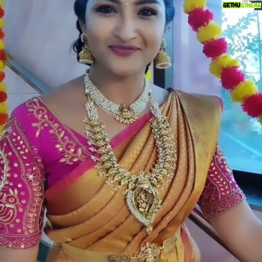 Hema Dayal - 21.4K Likes - 🥰🙈🤩#meenakshiponnungaserial
.
Saree blouse aari:@roja_aari_works_adyar
Jewellery:@chicjewells
.
#hemadayal18 #hemadayal #hema #serialactress #zeetamilserials #traditionalook #bridal #jewellery #mariyan #dhanush #explore #explorepage