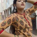 Hema Dayal Instagram – 🥰🙏🏼🙈
.
.
#hemadayal18 #hemadayal #hema #mainaruvettikatti #keerthisureshhot #mainaruvettikatti #explore #explorepage #meenakshiponnunga #zeetamil #trendingsongs #trendingreels #tamilserial #tamilsongs