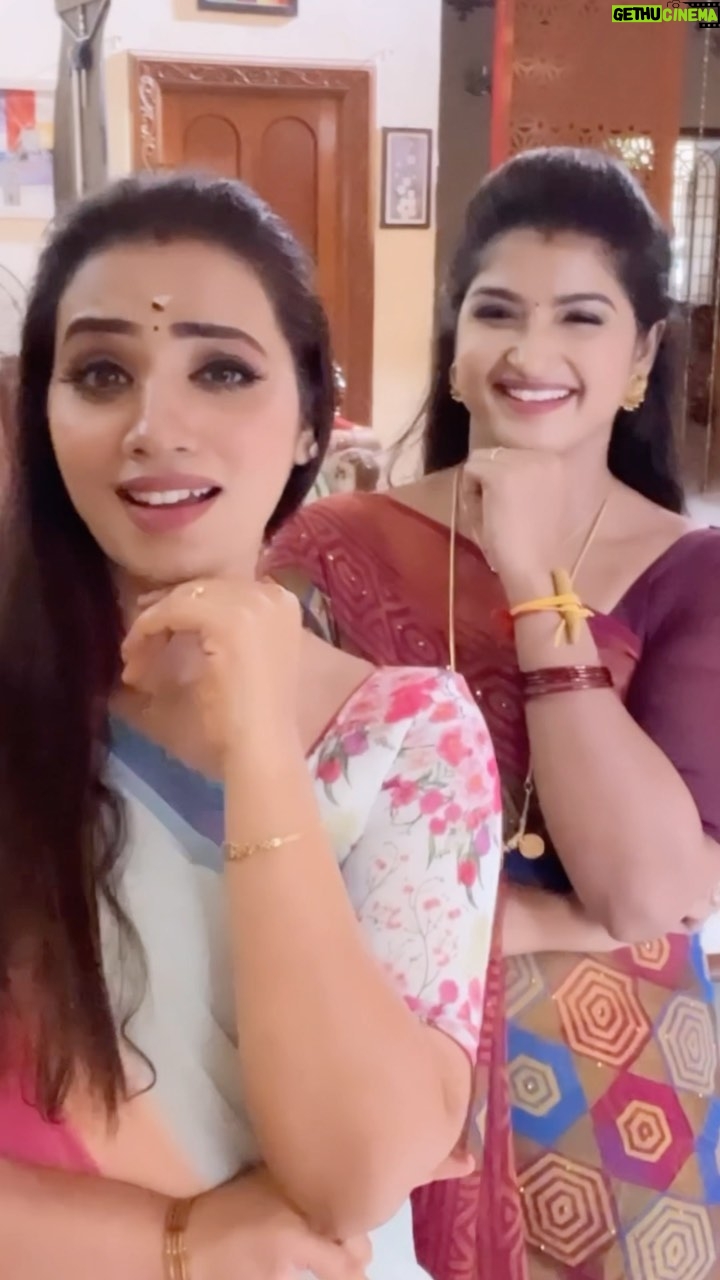 Hema Dayal - 22.8K Likes - Onscreen Sandakozhi's Saranya & Pooja!!!😂
Off-screen thozhi's Suganya and Hema!!❤️
Quick reel in between the shoot!!
#zeetamil #meenakshiponnunga #tamilactress #explorar #explore #explorepage✨ #explorer #instagood #intatrend #trend #trending #trendingreels #hemadayal18 #hema
#hemadayal