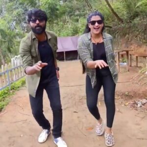 Hema Dayal Instagram - உன் வாழ்க்கை மட்டும் உந்தன் கையில் உண்டு அதை வென்று எடு ✨👍 
#trending #trendingreels #trendingsongs #tamil #padayappa #rajini #rajinikanth #rajinifans #thalaivar #superstar #hema #hemadayal18 #anuselva #munar #hilstation #bikeraiders #friendship #friendshipgoals #dance #tamilcinema #traveler #enjoylife #rajinistyle #chennai #kerala #madurai #bike