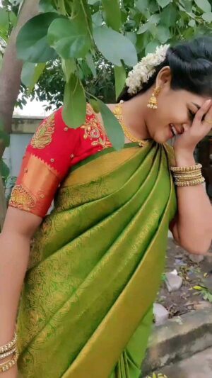Hema Dayal Instagram - 🥰❤️💚🤩🙈
.
Saree:@rktextilessarees
Jewellery:@chicjewells
Blouse aari:@roja_aari_works_adyar 
.
#hemadayal18 #hemadayal #hema #meenakshiponnungaserial #zeetamilserials #pooja #serialartist #thangamagan #dhanush #lovesongs #uyireuyire #explore #explorepage