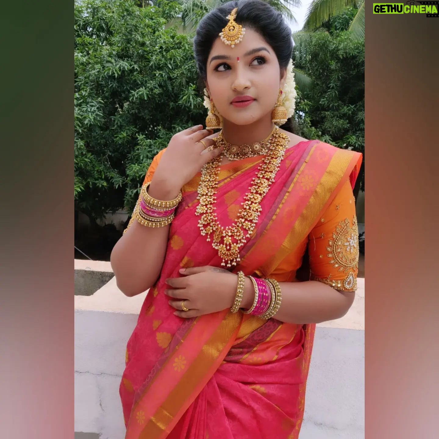 Hema Dayal Instagram - 🥰😍🤩 . Jewellery :@chicjewells Blouse aari: @roja_aari_works_adyar . . #hemadayal18 #hemadayal #hema #zeetamilserials #meenakshiponnungaserial #pooja #serialartist #traditionallook #explorepage #explore #love #sareelove #saree