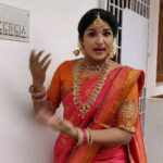 Hema Dayal Instagram - 🙈😍😀 . Jewellery:@chicjewells Blouse aari:@roja_aari_works_adyar . #hemadayal18 #hemadayal #hema #meenakshiponnungaserial #pooja #tamil #zeetamilserials #traditionallook #billcomedy #vadivel #vadivelucomedy #explore #explorepage #trendingreels