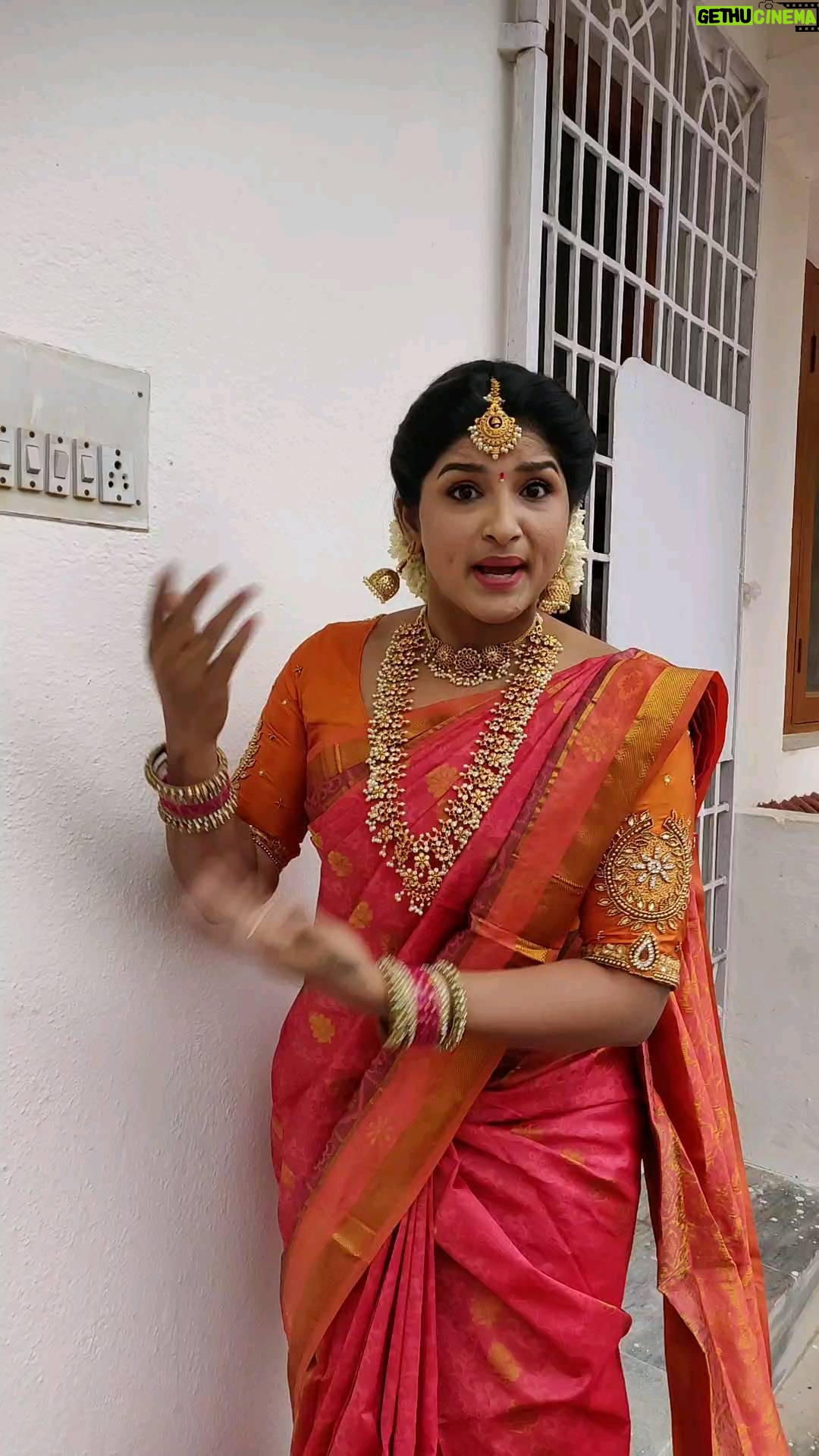 Hema Dayal - 46.4K Likes - 🙈😍😀
.
Jewellery:@chicjewells
Blouse aari:@roja_aari_works_adyar
.
#hemadayal18 #hemadayal #hema #meenakshiponnungaserial #pooja #tamil #zeetamilserials #traditionallook #billcomedy #vadivel #vadivelucomedy #explore #explorepage #trendingreels