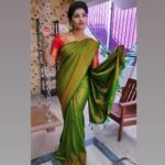 Hema Dayal Instagram - #meenakshiponnungaserial ❤️💚 Saree:@rktextilessarees Jewellery:@chicjewells Blouse aari:@roja_aari_works_adyar . #hemadayal18 #hemadayal #hema #serialactress #meenakshiponnungaserial #zeetamil #pooja #explore #explorepage #traditionallook