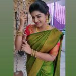 Hema Dayal Instagram - #meenakshiponnungaserial ❤️💚 Saree:@rktextilessarees Jewellery:@chicjewells Blouse aari:@roja_aari_works_adyar . #hemadayal18 #hemadayal #hema #serialactress #meenakshiponnungaserial #zeetamil #pooja #explore #explorepage #traditionallook