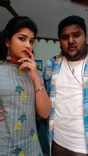 Hema Dayal Instagram - Today shoot reels With my cuties ☺️❤️😘
#meenakshiponnungaserial 
@sasilaya__official
@thidiyan 
@cn_ananthan_official 
.
#cwc #shivangi #pugazh #comedy #hemadayal18 #hemadayal #hema #zeetamilserials #zeetamil #explorepage #explore