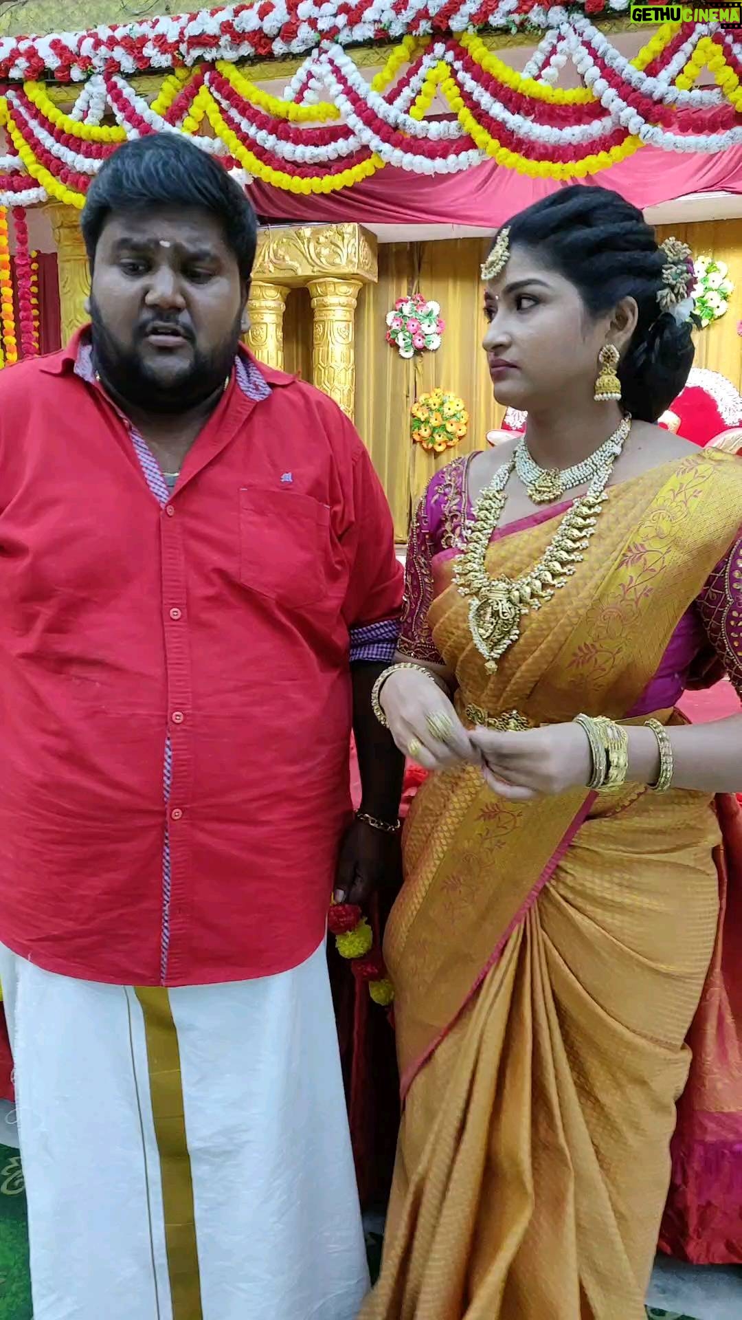 Hema Dayal - 20K Likes - #meenakshiponnungaserial
With cute @thidiyan
.
#anniyan #hemadayal18 #hemadayal #hema #zeetamilserials #pooja #thidiyan #explore #explorepage #comedy