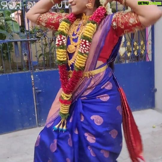 Hema Dayal - 26K Likes - #dasaramovie dance 🙈😍
.
Outfit.@roja_aari_works_adyar
.
#hemadayal18 #hemadayal #hema #meenakshiponnungaserial #dasara #keerthisureshhot #folksongs #dasarasongs #folkdance #explore #explorepage #trendingreels #dancelove #dancereels