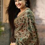 Hema Dayal Instagram - 🥰❤️🙊 Beautiful pic p.c by @stevenaj14 tnq so much steven 🥰 . . #hemadayal18 #hemadayal #hema #meenakshiponnungaserial #zeetamil #serialactress #explorepage✨ #explorepage #explorar #explore #trendingreels #trendingsongs #lovesongs #melodysongs #enrojaaneeye #kushi #kushimovie #kushisongs