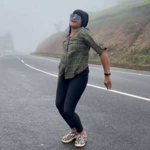 Hema Dayal Instagram - Lovely climate 🤩😍❤️ in #munnar . . #hemadayal18 #hemadayal #hema #jawansong #jawan #jawanmovie #nayanthara #shahrukhkhan #anirudh #atlee #love #naturelovers #hillstation #munnartrip #coldclimate