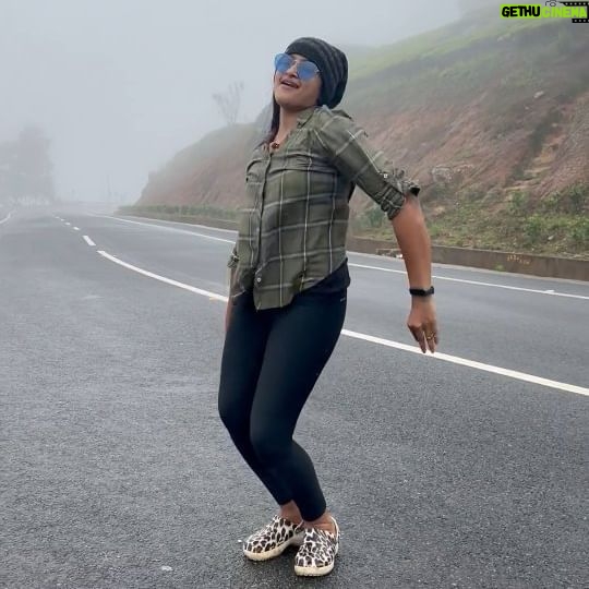 Hema Dayal - 158.9K Likes - Lovely climate 🤩😍❤️ in #munnar
.
.
#hemadayal18 #hemadayal #hema #jawansong #jawan #jawanmovie #nayanthara #shahrukhkhan #anirudh #atlee
#love #naturelovers #hillstation #munnartrip #coldclimate