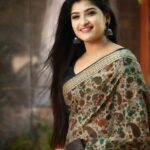 Hema Dayal Instagram - Whatever happens, just keep smiling☺️😀🥰 . P.c @stevenaj14 🤩 . . #hemadayal18 #hemadayal #hema #serialactor #meenakshiponnungaserial #zeetamil #sareelove #photoshoot #explore #explorepage #explorepage✨