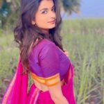 Hemal Ingle Instagram – ‘Sajle Re Tujhyachsathi’ out now on the @saregamamarathi YouTube channel 🫶🏻 Find the link in my stories 💫 
.
.
.
.
@saregamamarathi 
@anahataentertainment 
@amrutoshkaranjkar 
@amit_musannif 
@rohininivdekar 
@shivani_godbole__ 
[Marathi Music Video, Farm Girl, Simple Marathi Mulgi]