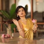 Hemal Ingle Instagram – The perfect palat moment doesn’t exiiii 💥 
.
.
Moment captured by @kamleshmane.photography 
Saree by @kalkifashion 
Styled by @deeptiebhingarde_
Jewellery by @kankshinistudio 
Makeup by @nishant_tapkir_makeup 
Hair by @hairstylist_jyotinath
Location @julietteristorante