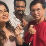 Hemal Ingle Instagram - Wrapped up last evening with this IPL season’s Match Center Live. I had never done sport presentation before and what joy it has given me. The moments I spent here have been very precious 🫶🏻 The friendships I made are special 🫶🏻 The learnings I’m taking with me are for a lifetime. Thank you to my dear producers @vijay_thegsrider @shreejitmarathe for pushing me to do this. Juili, who is not on Instagram but was a constant support system to me. @jockmore Kiran sir, you are a thorough gentleman and truly I’ve learnt humility from you. @kedarjadhavofficial GOAT! You have been such a fabulous friend, I cannot thank you enough for your honesty and straight forward words. @dhawal_kulkarni your patience and discipline is something I’m taking back with me. My hair and makeup team for making me laugh everyday and Ofcourse making me look good @yashmakeup98 @sawantsheetal_01 . My styling team who have been so kind and accommodating ❤️ @kareenparwani @anuja010 @surreal_paradise @oceanabled__.__ - you girls have my heart. Ankit, Azhar Bhai, Prasad sir thank you for being there. This journey with @officialjiocinema has been fabulous #IPLinMarathi #iplonjiocinema