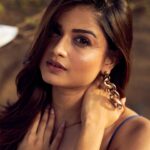 Hemal Ingle Instagram - Brilliant work by my A-team 🫶🏻 💄: @atonmuah 💇🏻‍♀️: @atonmuah 👗: @sshorewala @acidfashionhouse @aciddresses 📸: @prasad_mhamunkarr