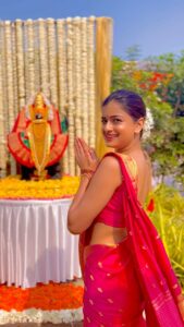 Hemal Ingle Instagram - अंबे पाव मला 🙏🏼
