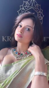Hemal Ingle Instagram - @shinell27 @sorayaajewels_ @deeptiebhingarde_