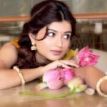 Hemal Ingle Instagram – Desi Chery Lady 🪷 
.
.
.
.
Saree by @kalkifashion 
Styled by @deeptiebhingarde_
Jewellery by @kankshinistudio 
Makeup by @nishant_tapkir_makeup 
Hair by @hairstylist_jyotinath
Location @julietteristorante