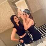 Hemal Ingle Instagram - The kind of Saturday night where you sit and chat non-stop with your bestie 👯‍♀️