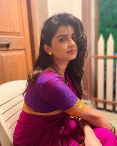 Hemal Ingle Instagram - Swipe right to put a smile on face 🫰🏼