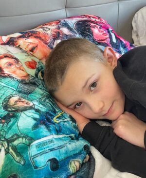 Hendrix Yancey Instagram - 001 and 013 in Hawkins Lab peacefully. 

Also here’s some #bts of #strangerthings4 

1) Hendrix with Jamie
2) Playing outside the HNL with 011 @martie_blair_la 
3) The Sensory Deprivation Tank 😮
4) every day for 2 months they used putty and makeup to cover my earring holes in my ears 🤪
5 & 6) ME

#strangerthings #strangerthings4 #hawkinsnationallab #rainbowroom #strangerthingscast #upsidedown #elevenstrangerthings #milliebobbybrown #dufferbrothers #strangerthingsfan #theupsidedown #hawkinsnationallaboratory #strangernumbers #ST4 #013 #13 #Thirteen #NewNumbers #STnumbers #Hendrixyancey

@strangerthings4.updates
@strangerthingsnetflixtv
@stranger4news
@strangerthingsnetfliix
@thestrangerhell
@strangerthingslab