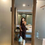 Heo Ga-yoon Instagram - 조금이라도 덜 타기 위한 나만의 노력. 번갈아가면서 긴팔/긴바지 입기!! 오늘은 긴바지 입는 날.