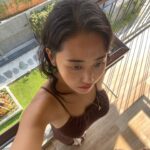 Heo Ga-yoon Instagram - 조금이라도 덜 타기 위한 나만의 노력. 번갈아가면서 긴팔/긴바지 입기!! 오늘은 긴바지 입는 날.