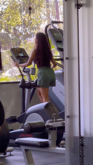 Heo Ga-yoon Instagram - Let‘s work out💪🏼